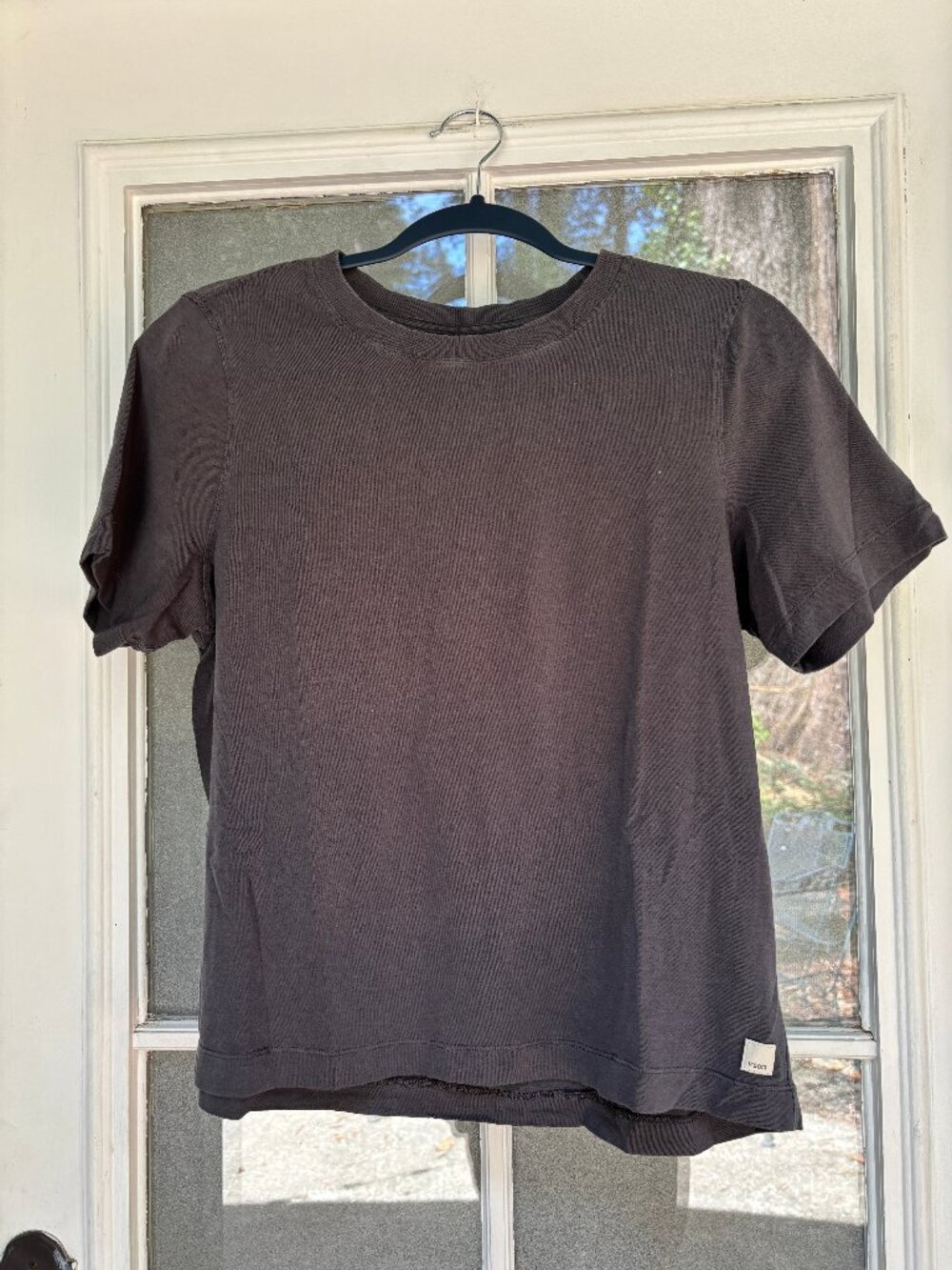 Vuori Performance Tee – Size Medium – Charcoal Gray Short Sleeve
